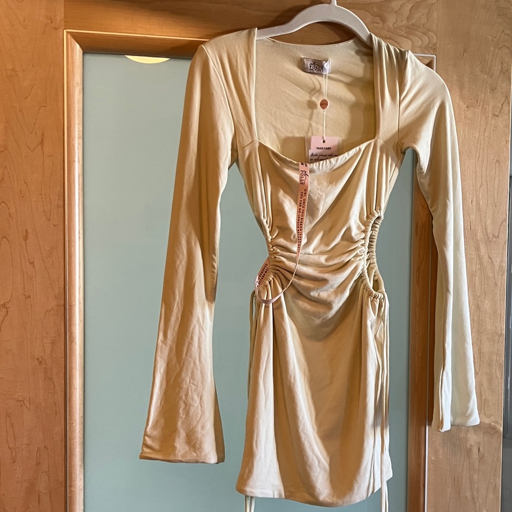 Oh Polly Mini Dress, Womens Size 6 Ivory Long Sleeve Ruched w/ Side Cut Outs